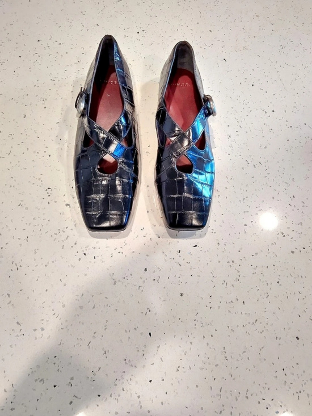 Vinec Cici Cross Strap Flat Women Sz 8 M
